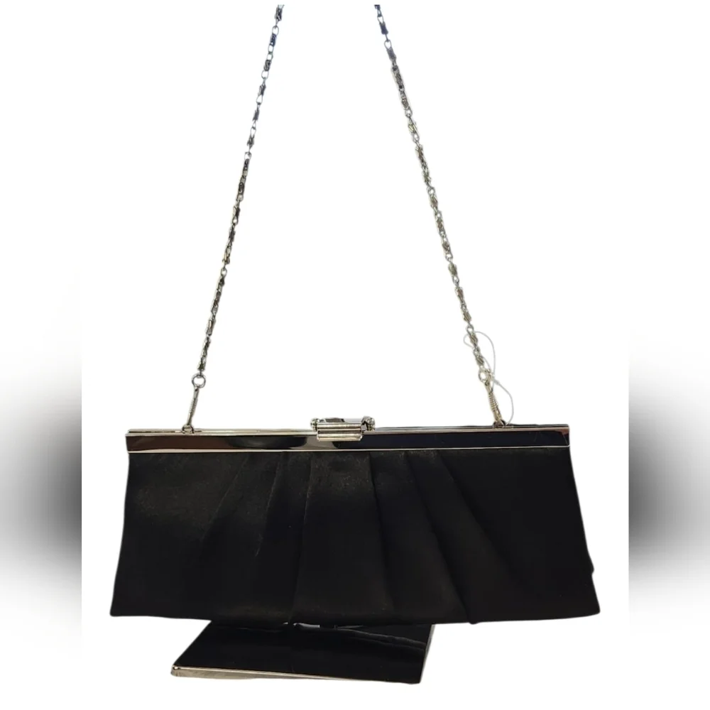 NWOT Jessica McClintock Black & Silver Clutch With Silver Chain Strap